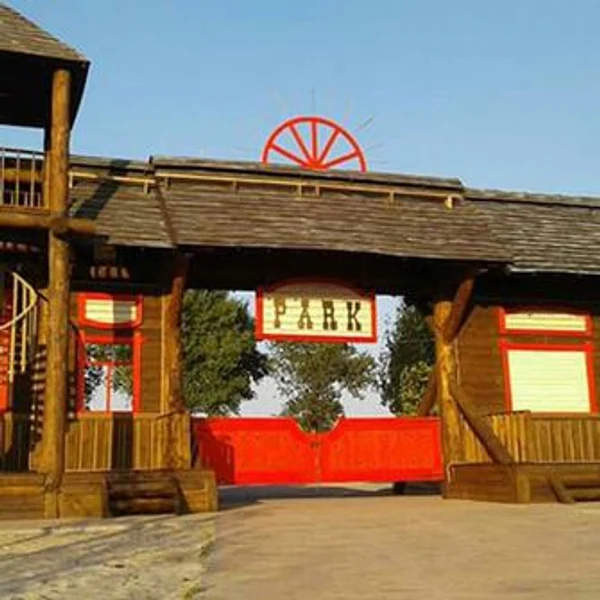 Літній табір в лісі Zoloche Rangers Camp