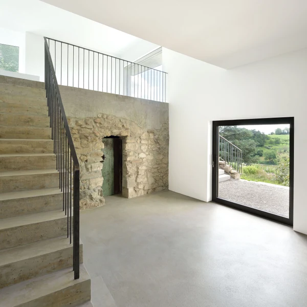 Kompromisslos hochwertig, kompromisslos nachhaltig: Die C2C-zertifizierte Wandfarbe Aviva Terra Ultra-Weiß SD. | © L3P Architekten / Architekturfotografie Sabrina Scheja